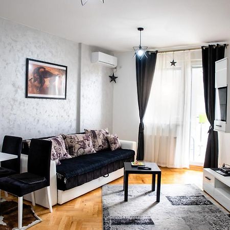 Appartamento Apartman Black Star Novi Sad Esterno foto
