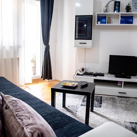 Appartamento Apartman Black Star Novi Sad Esterno foto