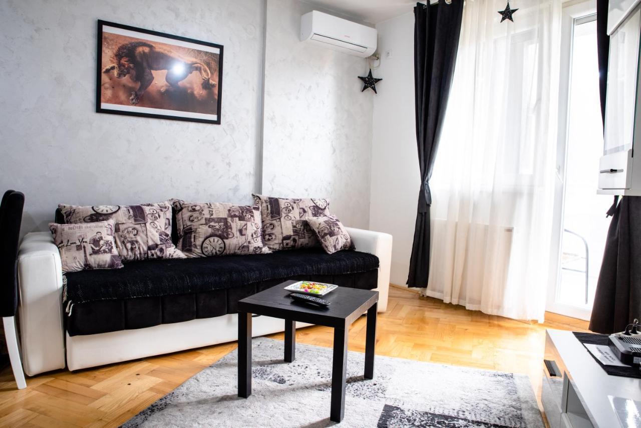 Appartamento Apartman Black Star Novi Sad Esterno foto
