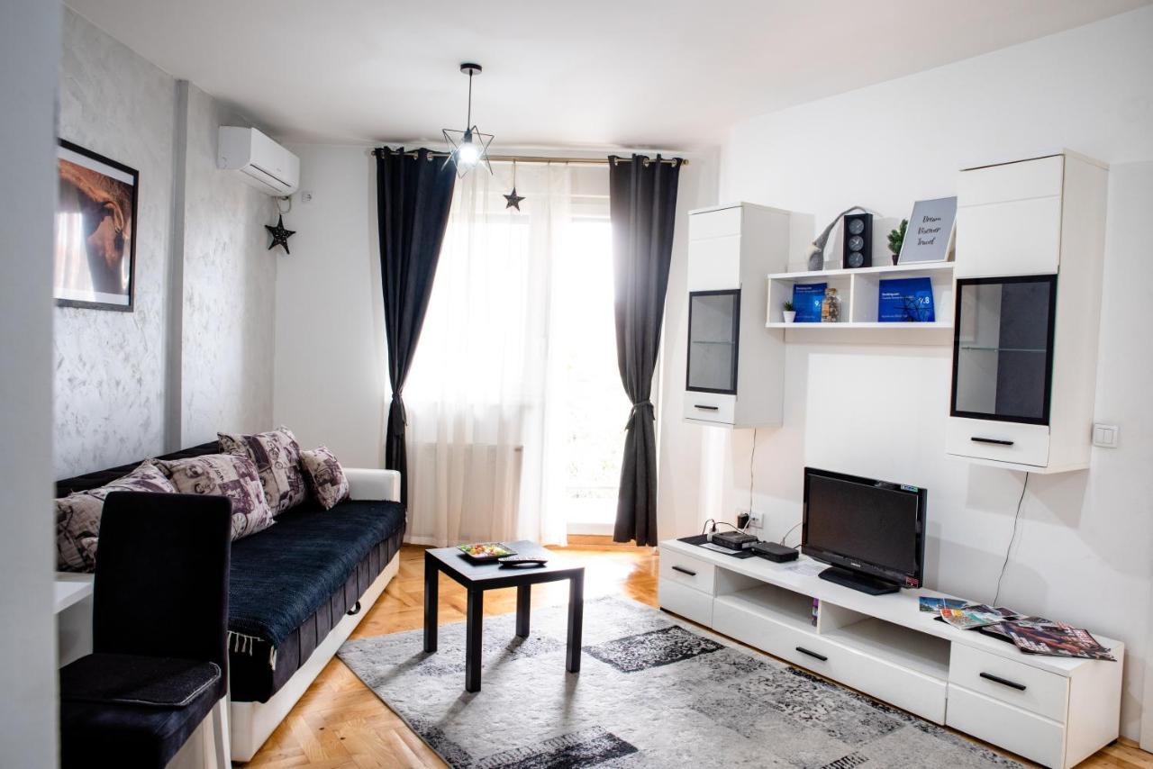 Appartamento Apartman Black Star Novi Sad Esterno foto