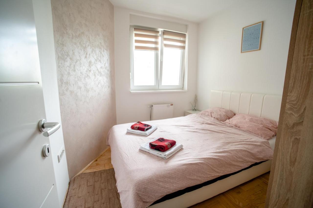Appartamento Apartman Black Star Novi Sad Esterno foto